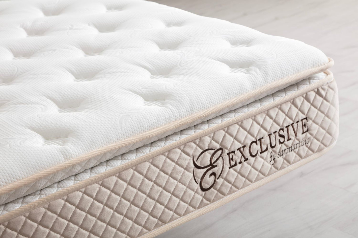 Matelas EXCLUSIF 32 cm d'Épaisseur Ressorts Beige - avec surmatelas Intégré