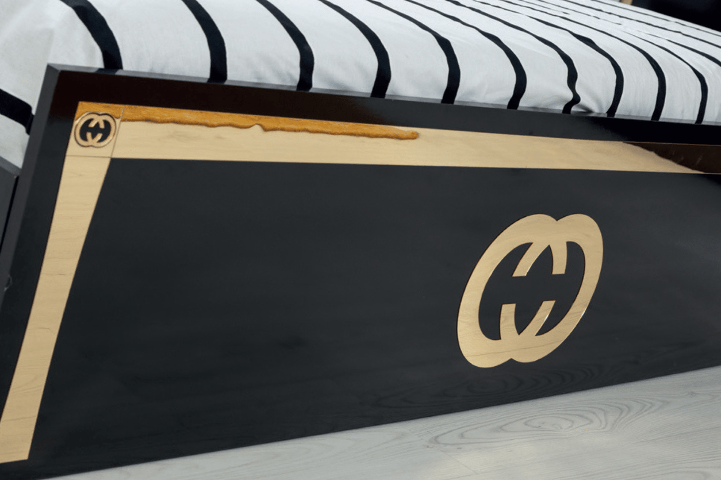 OFFRE SPECIALE Chambre à coucher GUSTO noir (matelas 32cm + sommier offert)